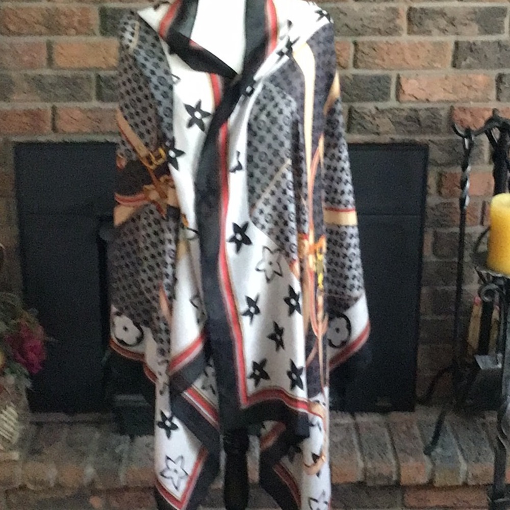 Gorgeous Designer Inspired Scarf 🌺